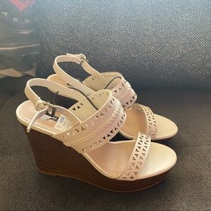NWT white size 7 wedges